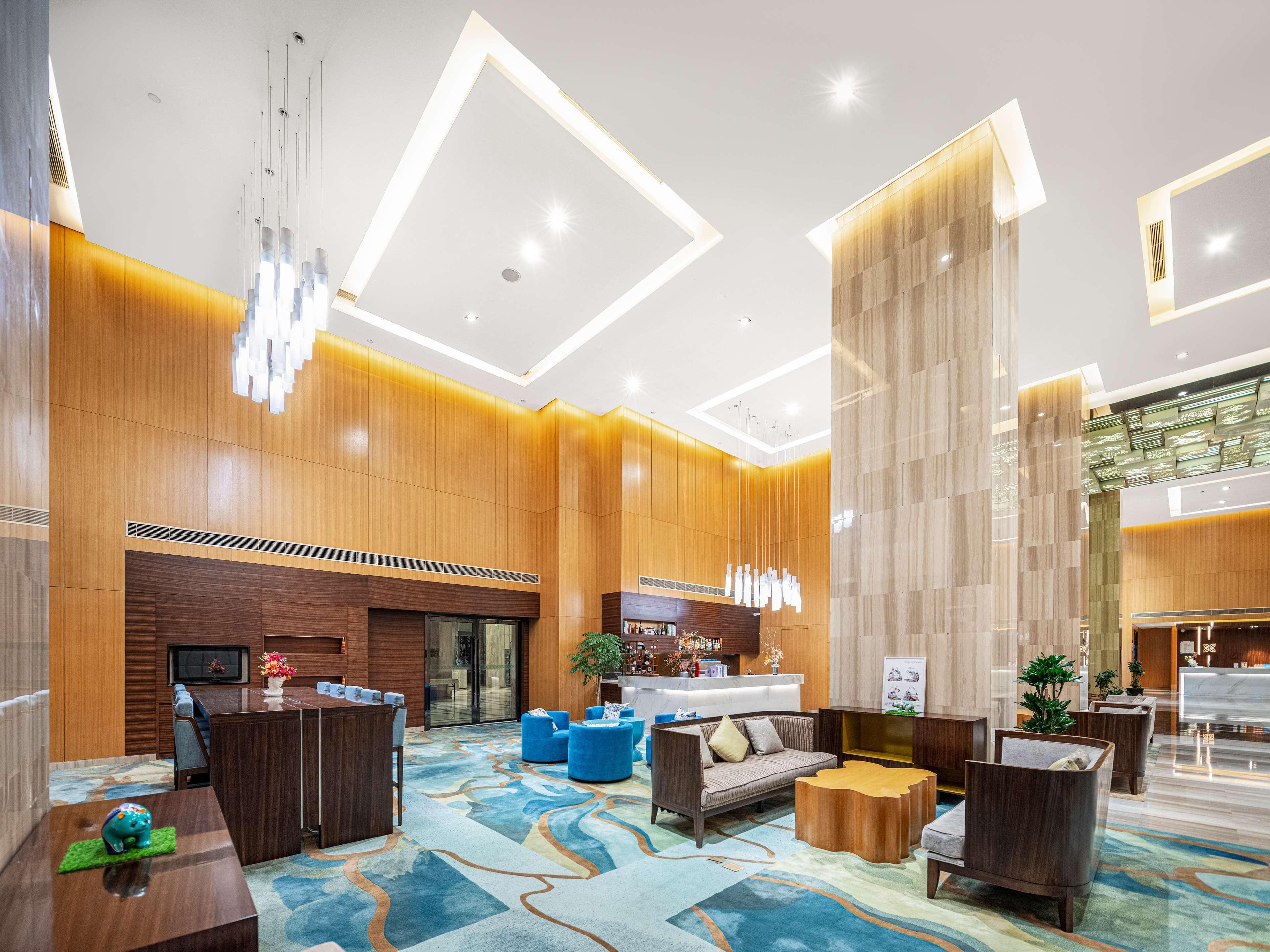 Hilton Garden Inn Chengdu Huayang Exterior photo